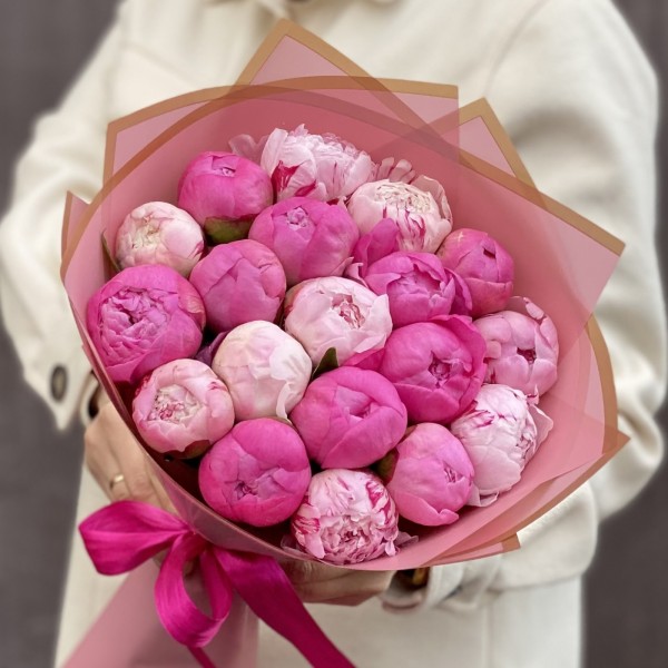 Розовый микс из 19 пионов